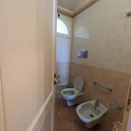 With Private Pool And Sea Views Feriehus