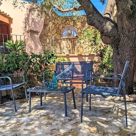 With Private Pool And Sea Views بيت للعطل *